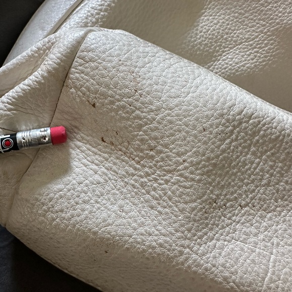 White pebbled leather Charles Jourdan purse - Picture 12 of 13